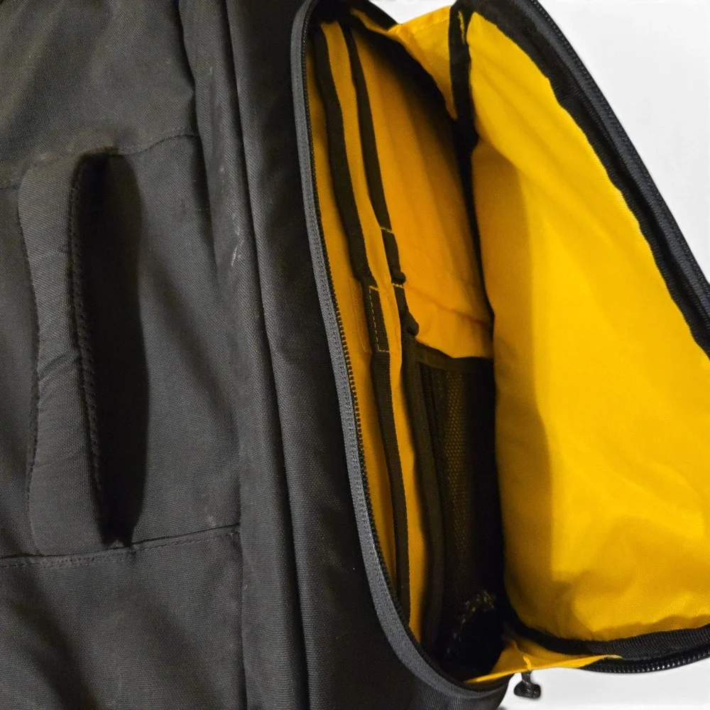 Mountainsmith Descent Camera Sling Bag OS Unisex Black Yellow Padded Strap Tech